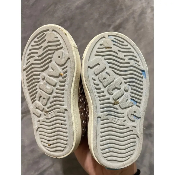 Native Jefferson Slip On Glitter Gold Sparkle Baby Toddler Shoes SZ 4 - Picture 2 of 3